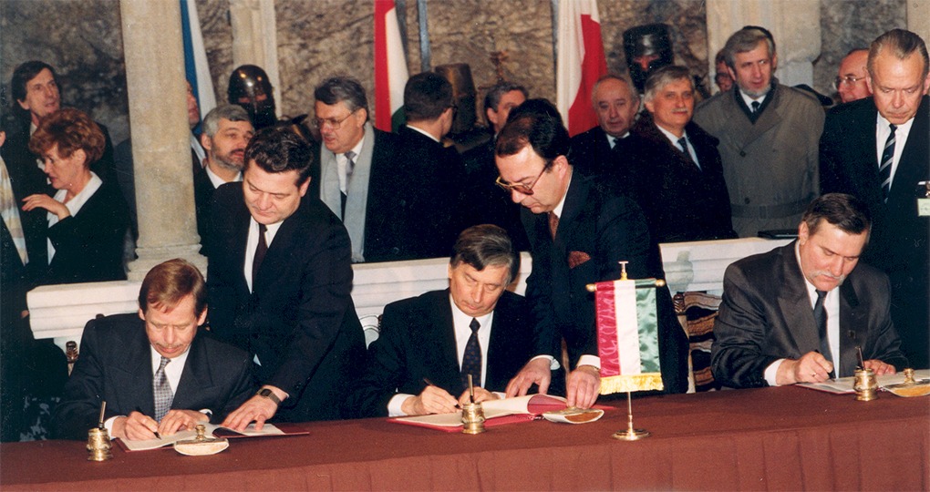 توقيع ميثاق المجموعة فبراير 1991