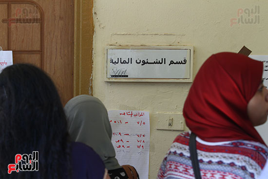  الطلاب يسددون رسوم اختبار القدرات