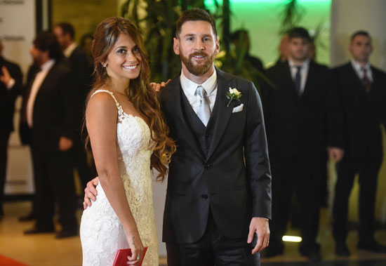 نجوم كرة القدم يجتمعون فى حفل زفاف ميسى بأنتونيلا روكوزو (4)