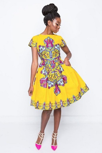فستان قصير بنقشة أفريقية