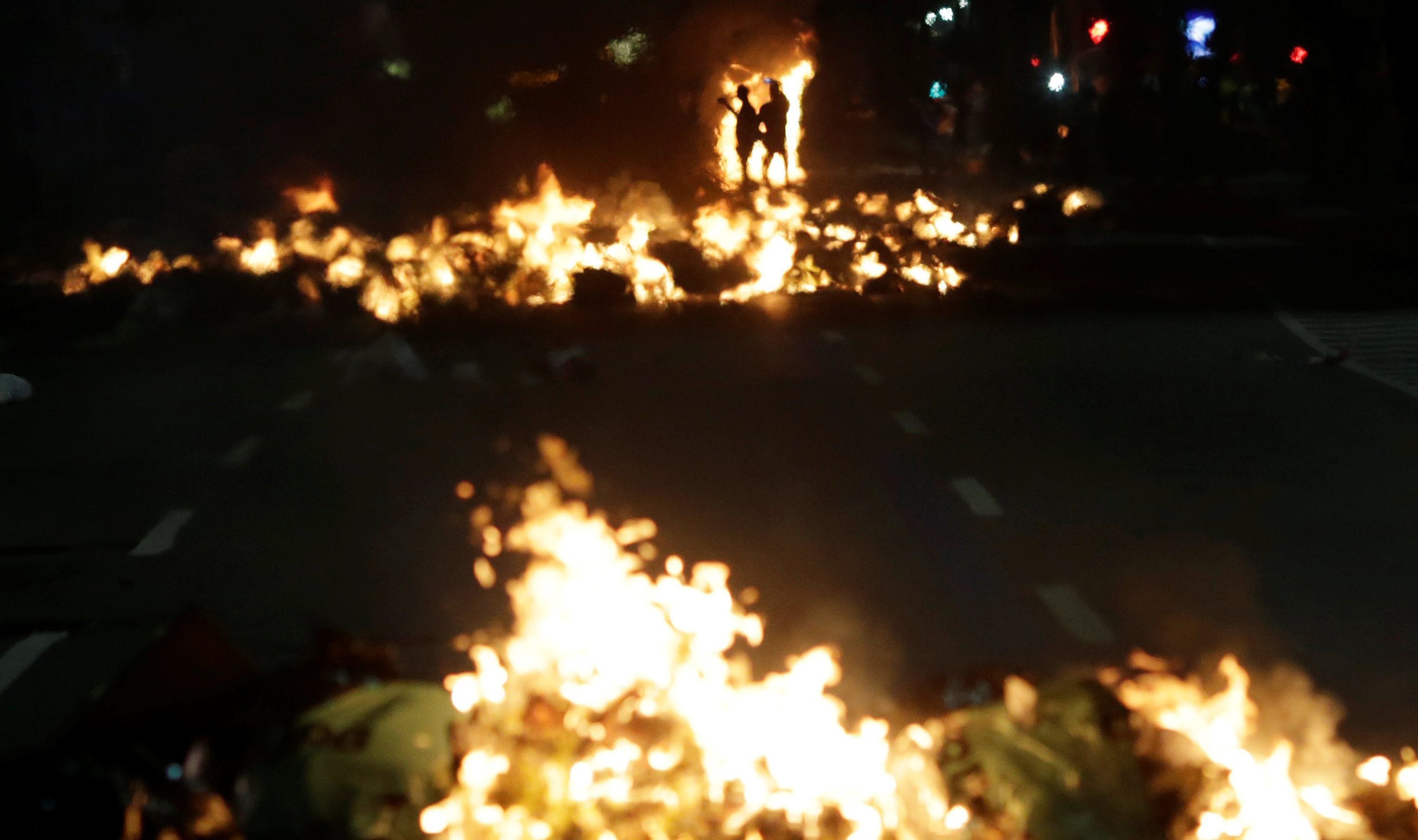 اشتعال النيران فى شوارع البرازيل