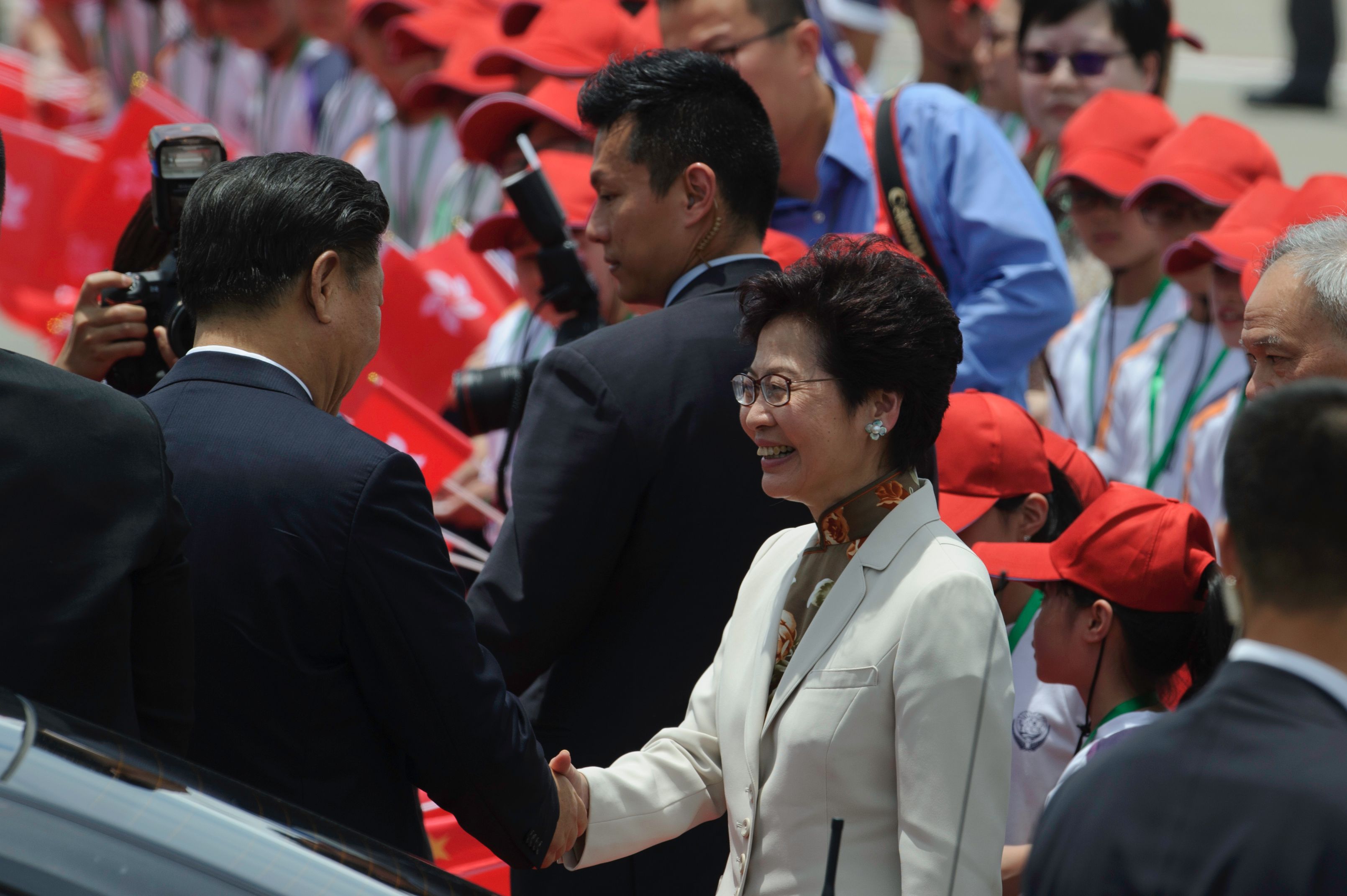 رئيسة هونج كونج تودع الرئيس الصينى