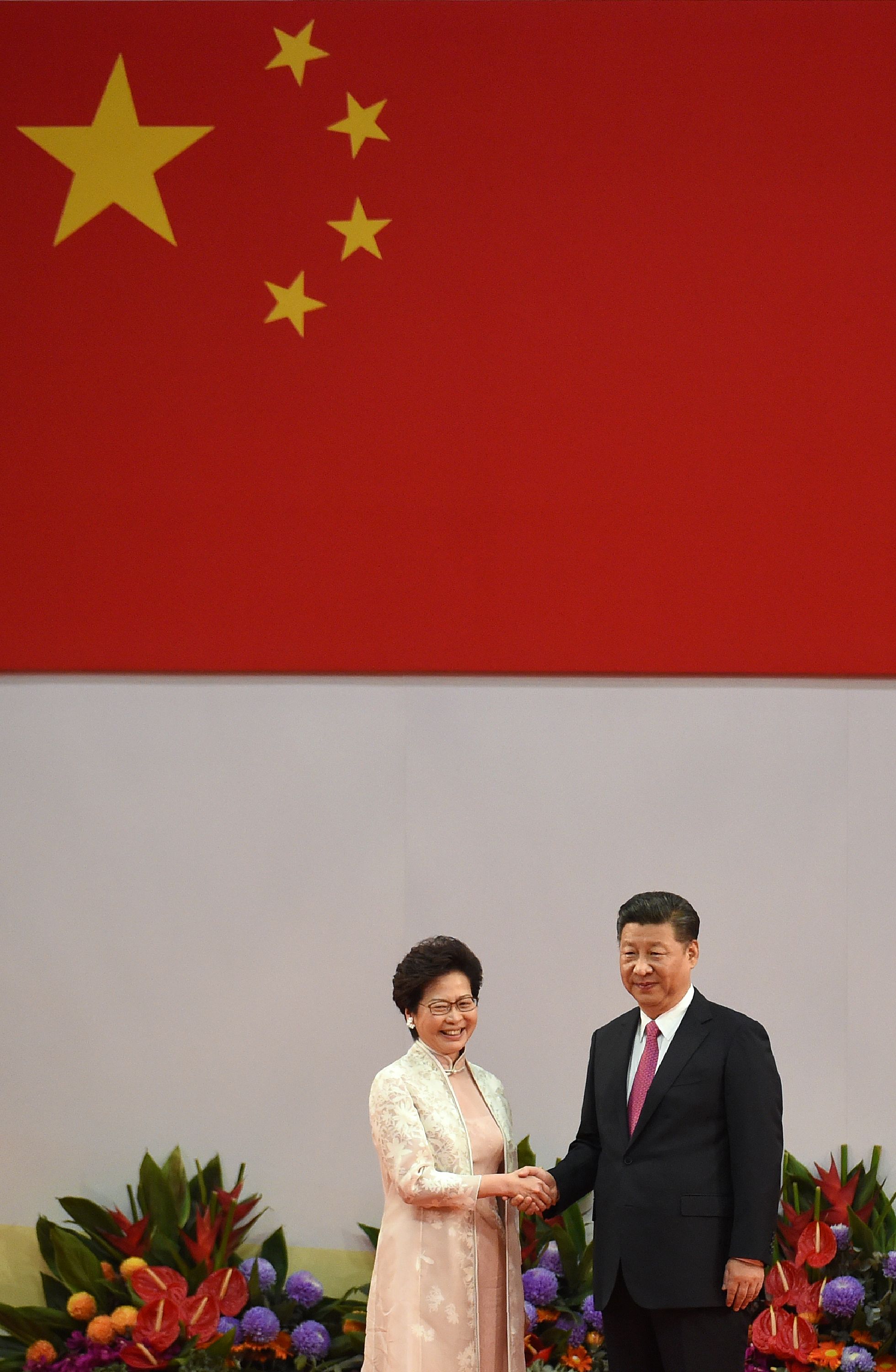 كارى لام الرئيسة التنفيذية الجديدة لهونج كونج والرئيس الصينى