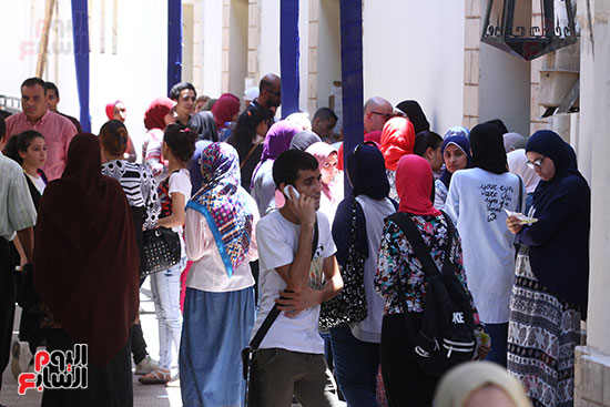  الطلاب داخل الكليات 