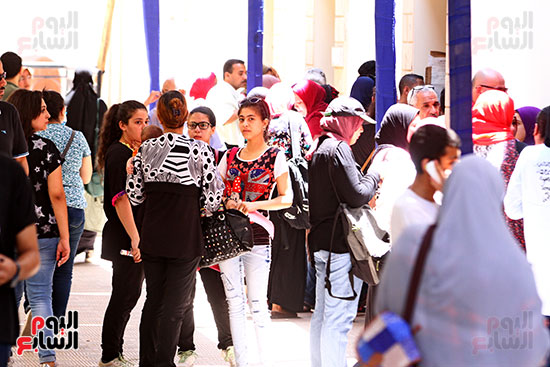  الطلاب يتوافدون على الجامعات