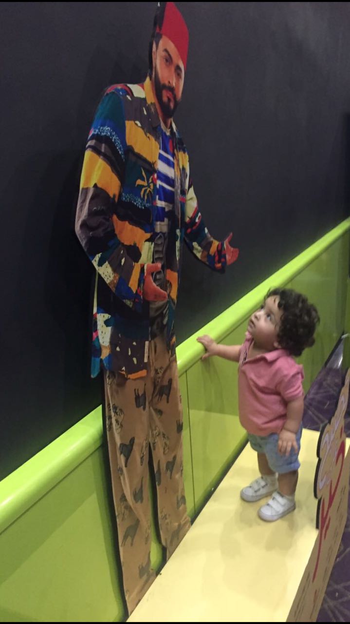 جمهور تامر حسنى يرتدون الطربوش (1)