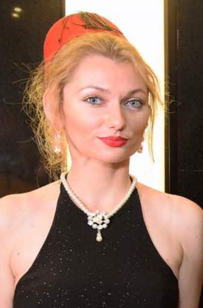 جمهور تامر حسنى يرتدون الطربوش (7)