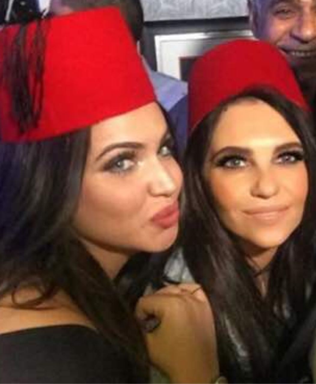 جمهور تامر حسنى بالطربوش