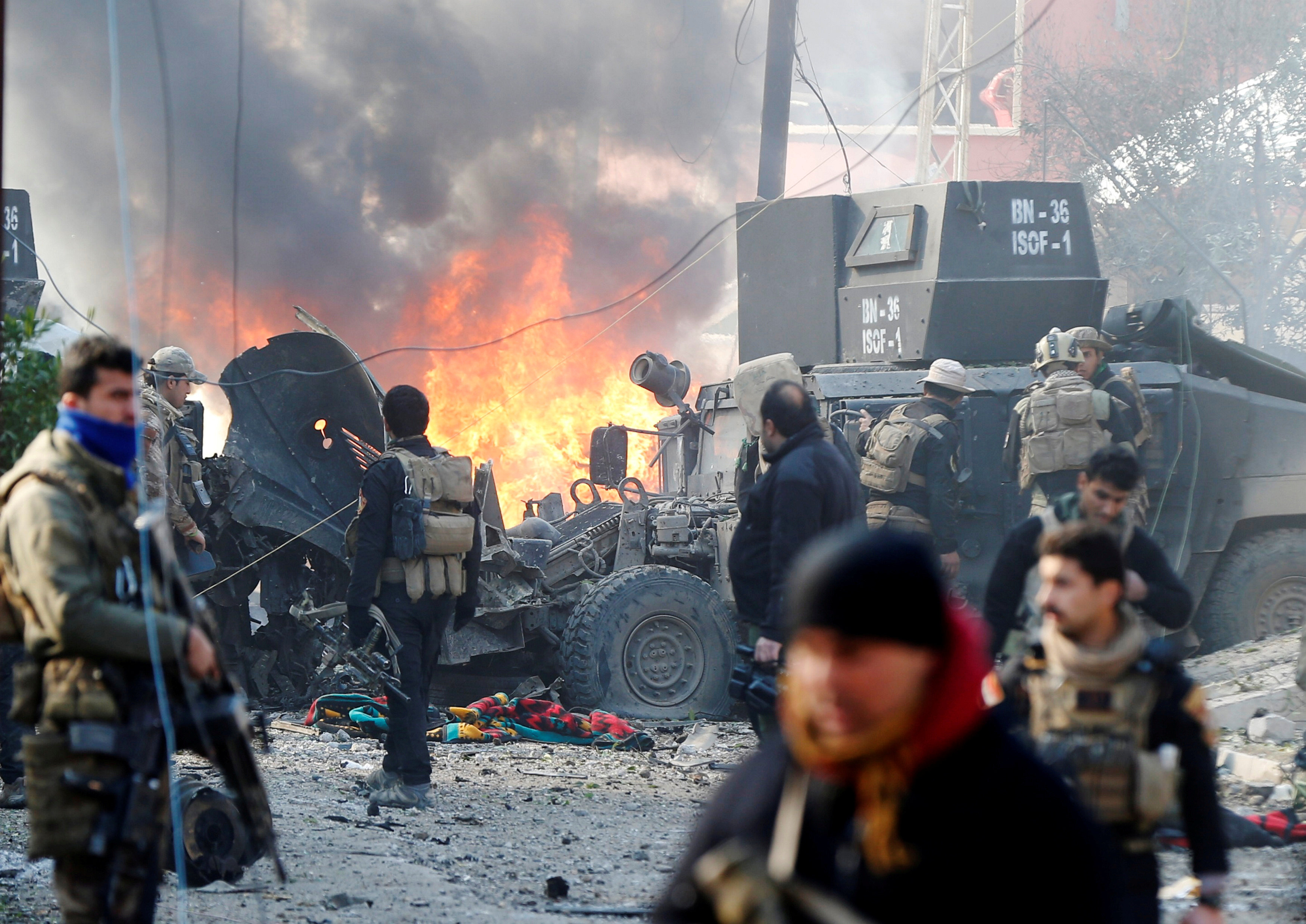 داعش يدمر آليات عسكرية فى الموصل