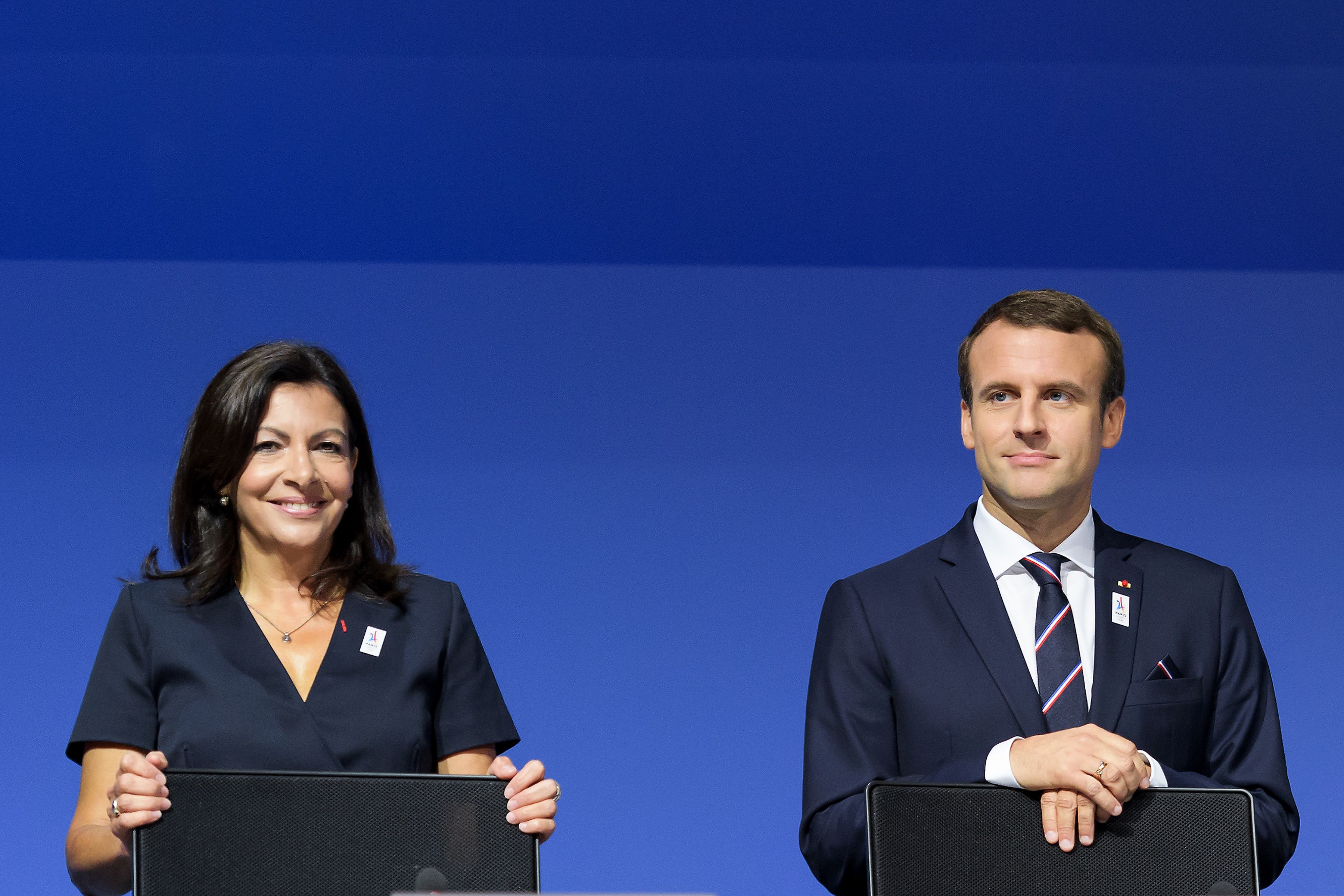 ماكرون وعمدة باريس يعرضان ملف فرنسا لاستضافة أولمبياد 2024
