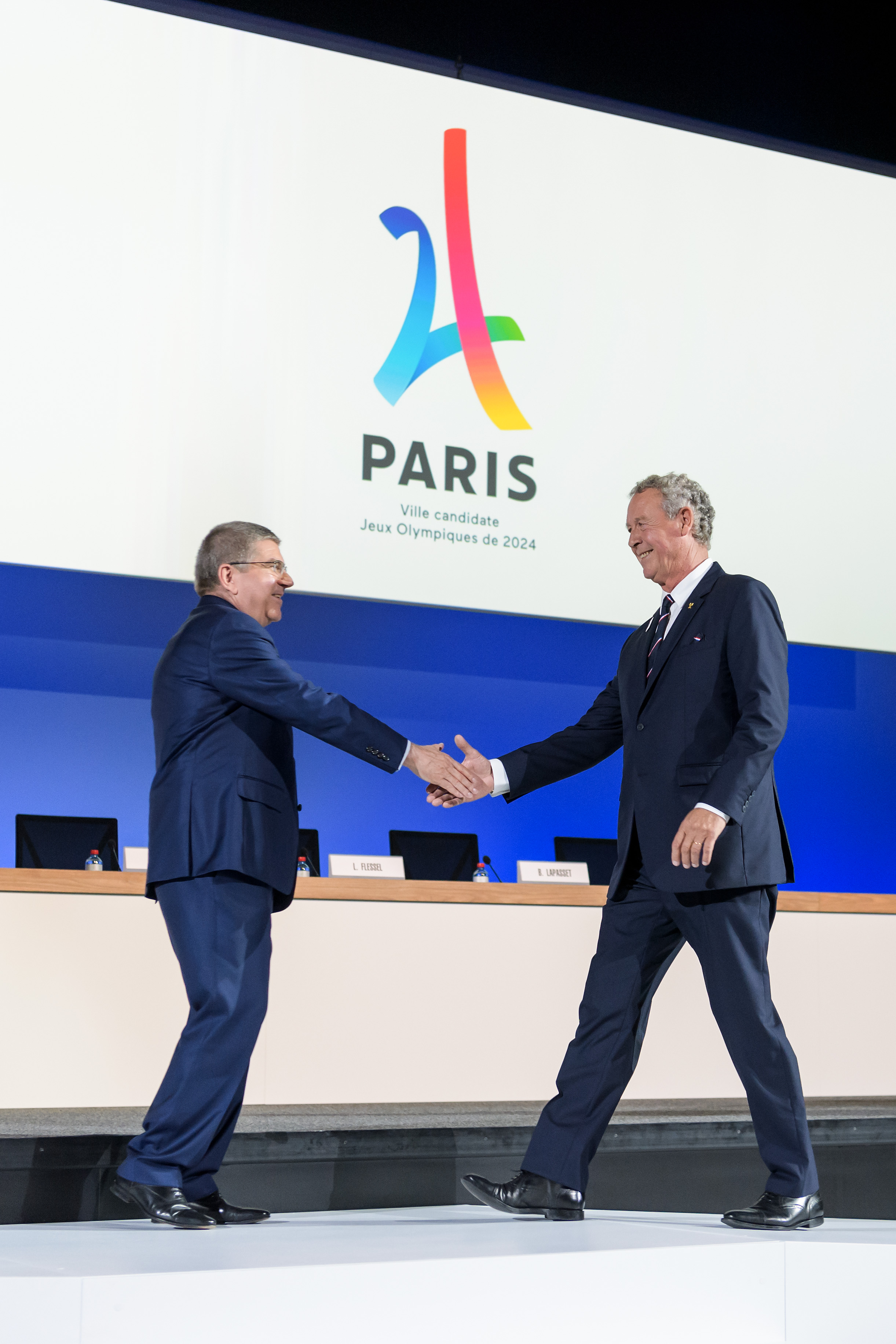 توماس باخ يستقبل رئيس اللجنة الاولمبية الدولية الفرنسى جى دروت