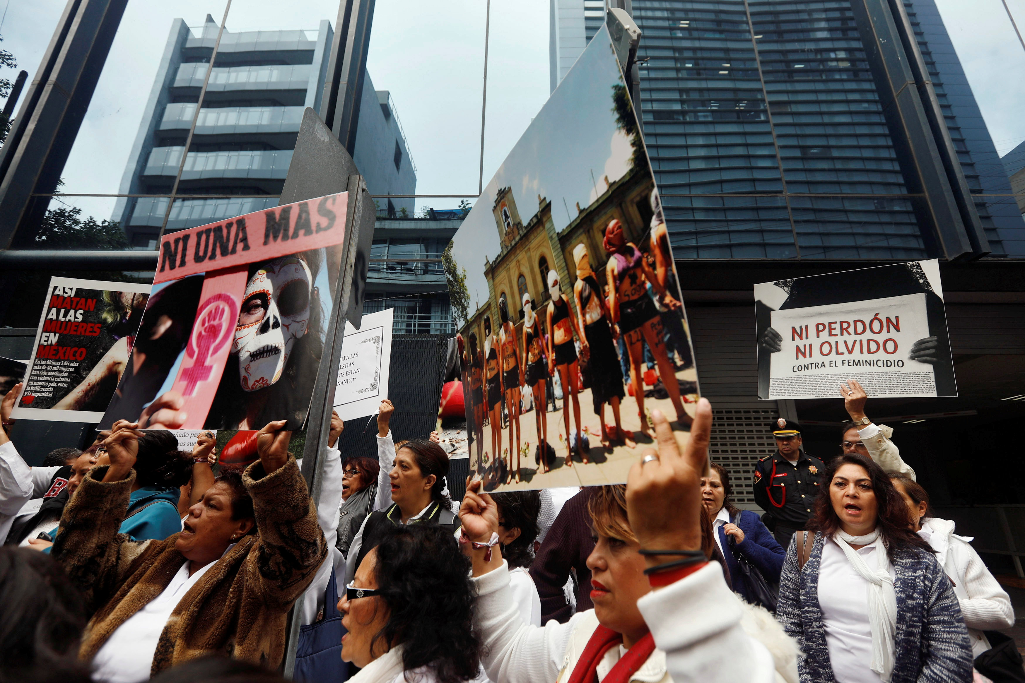 تظاهرات ضد العنف ضد المراءة فى المكسيك