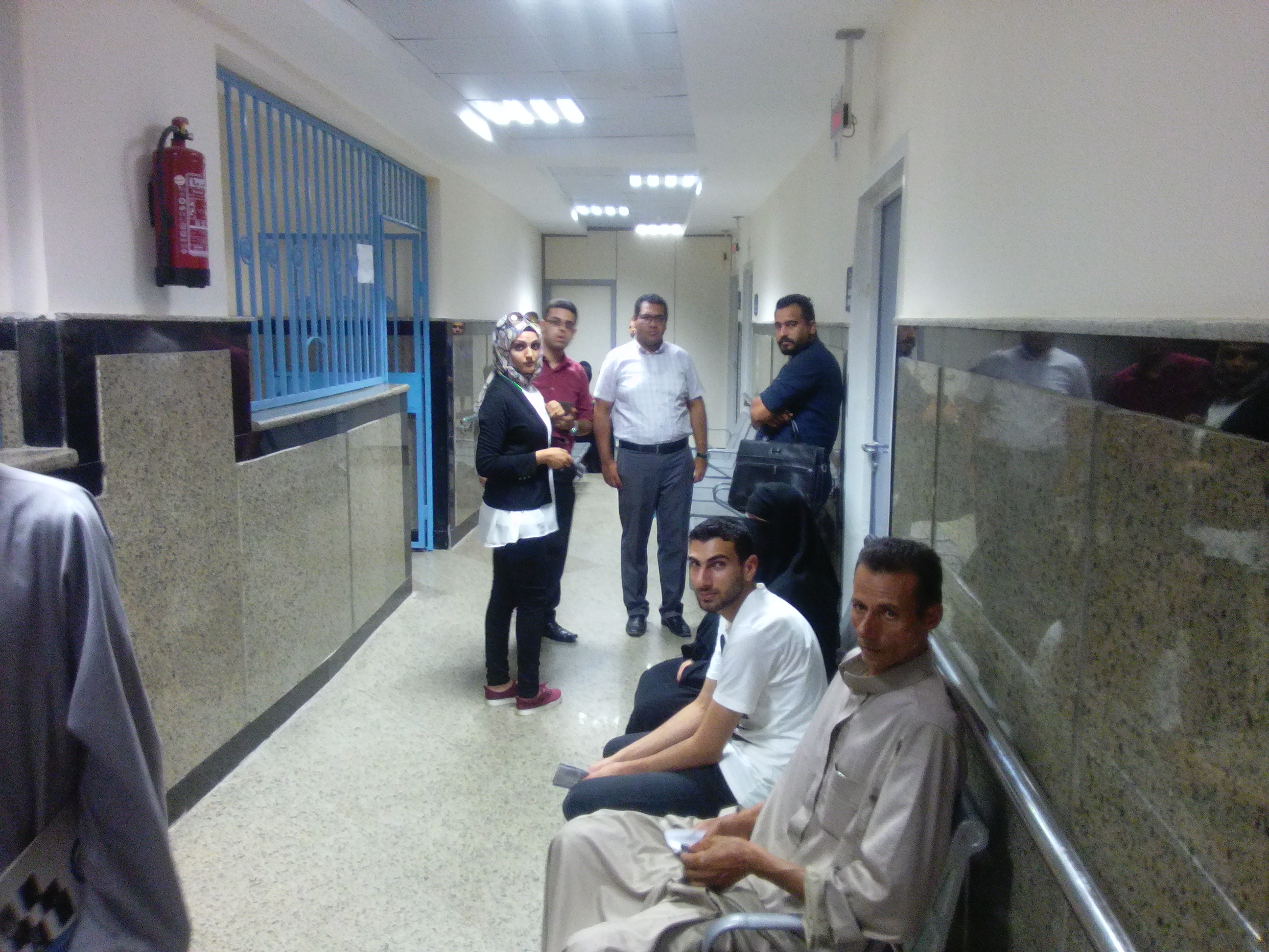 4- جانب من المترددين على المستشفى الجامعي