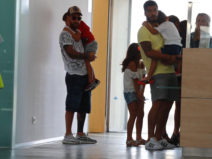 ميسي وسواريز يصلان برشلونة