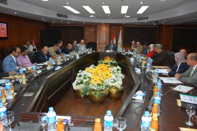 اجتماع الوزير مع اللجنة المنظمة
