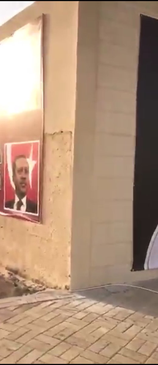 علم تركيا وصور أردوغان فى الشوارع القطرية