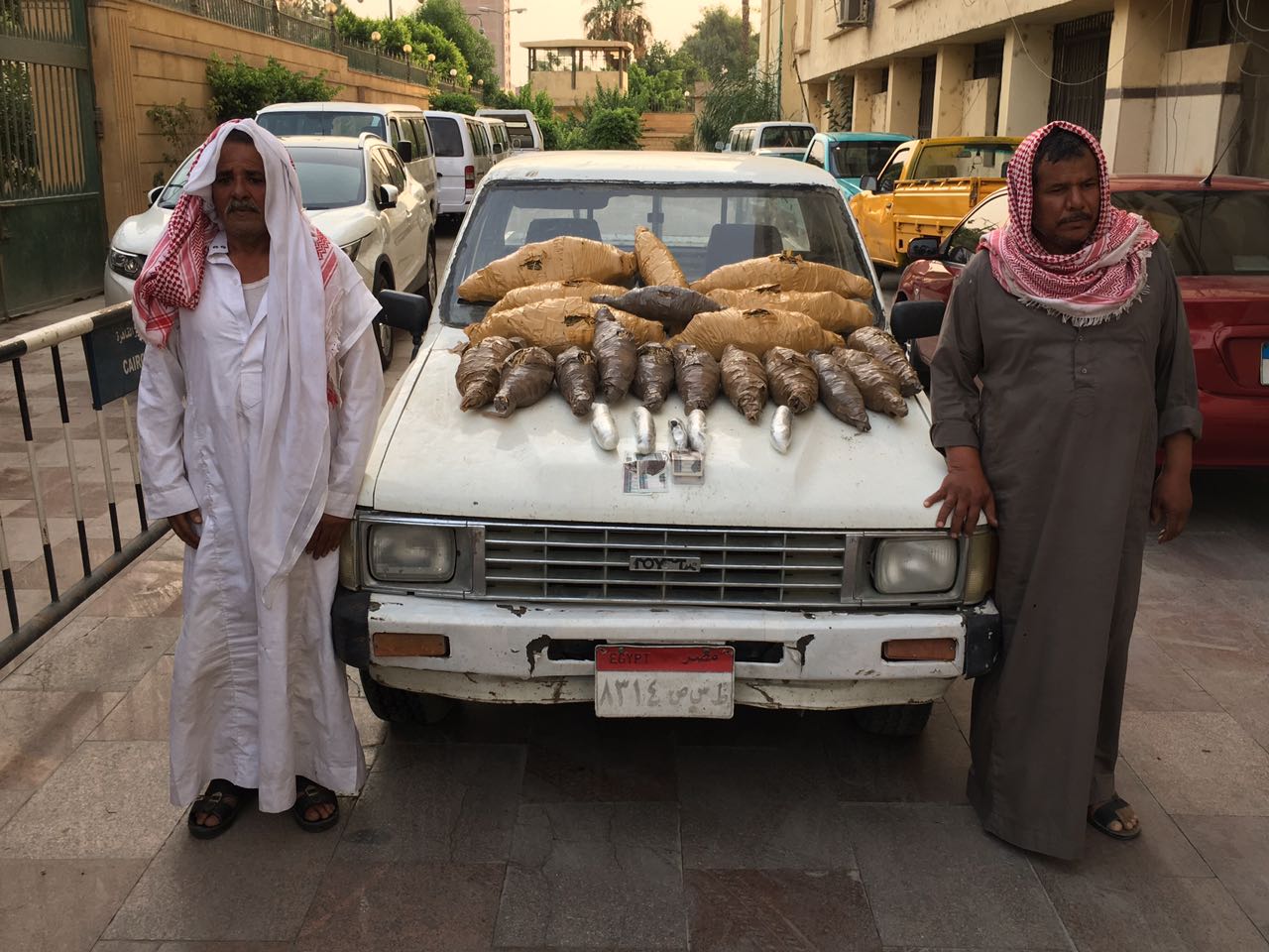 المتهمين والمضبووطات