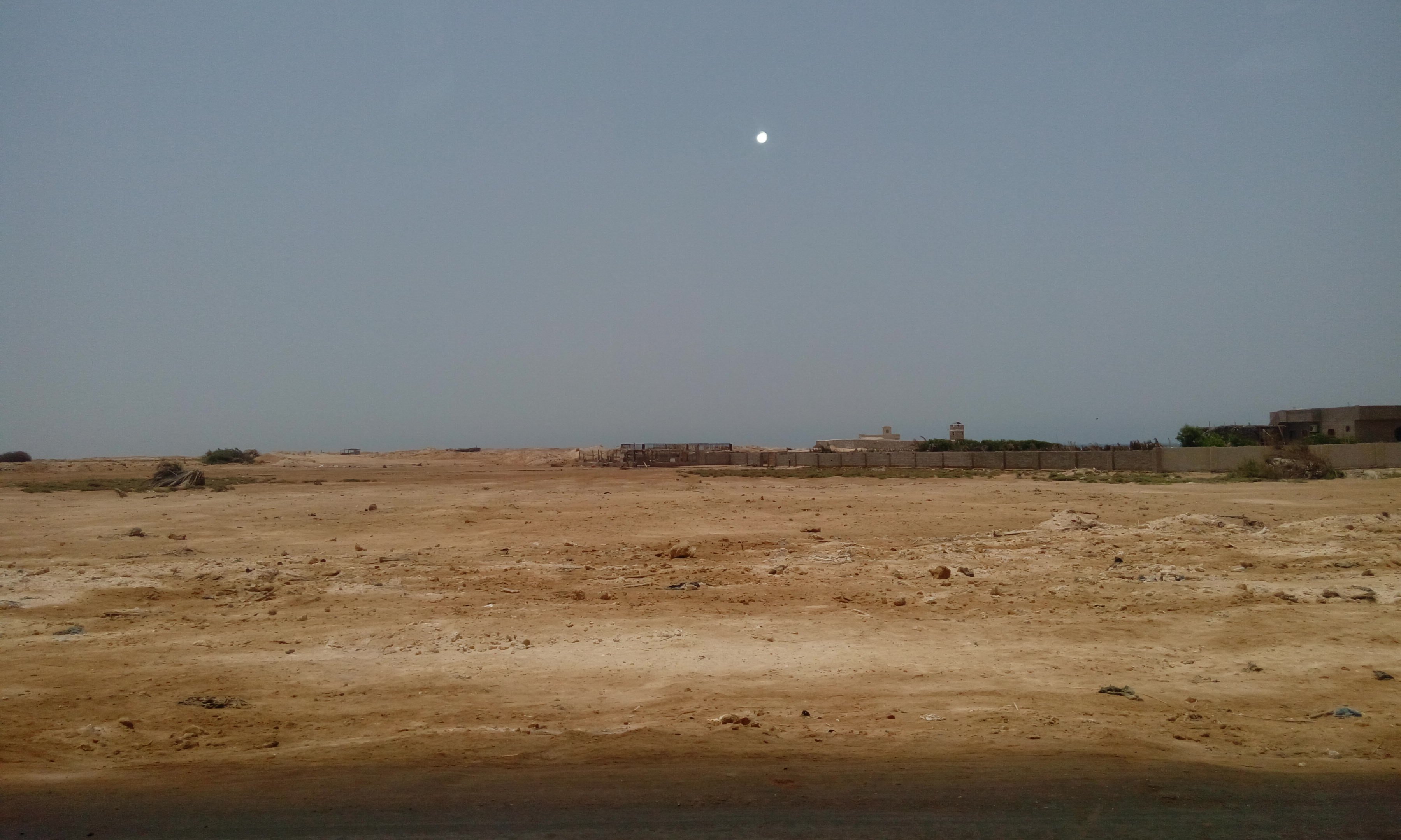 محافظ جنوب سيناء ونائب وزير الاسكان يضعان حجر أساس مساكن  (6)