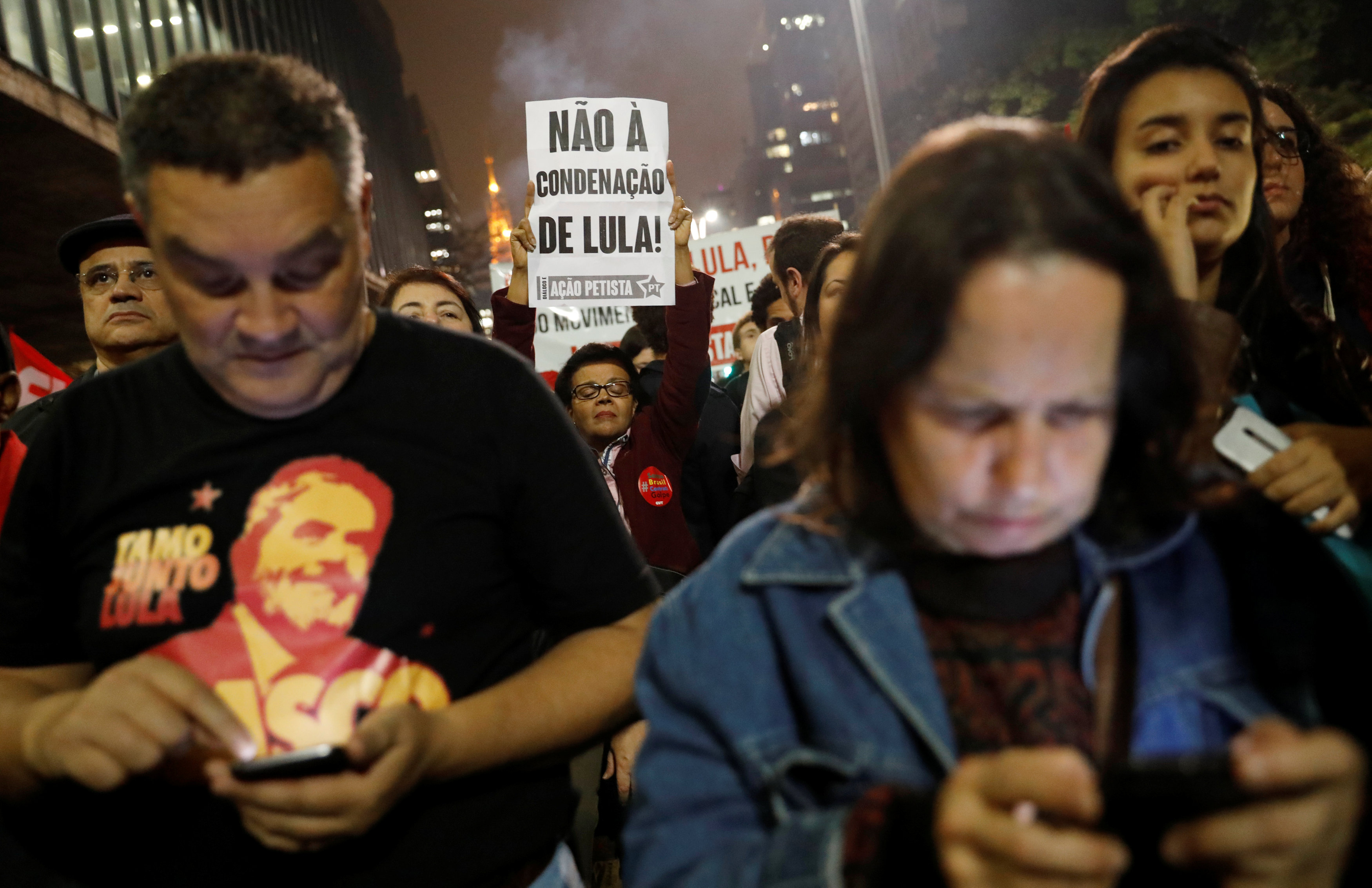 مظاهرات معارضة لسجن الرئيس البرازيلى الاسبق