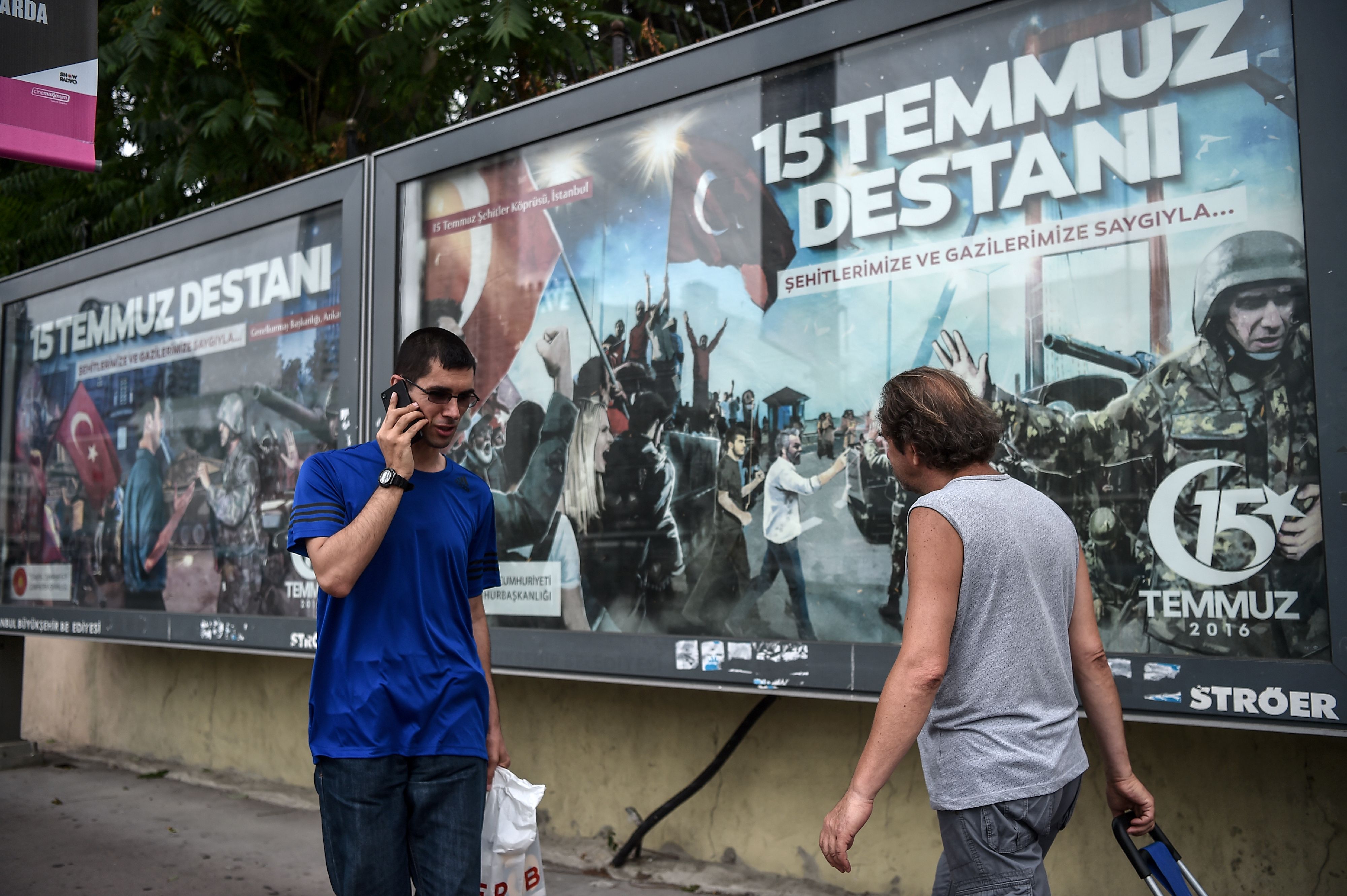 ملقات للجيش التركي فى شوارع تركيا
