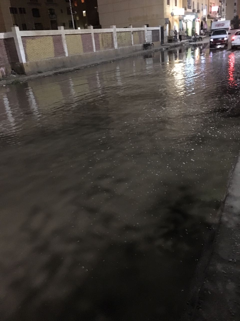 مياه الصرف تغرق شوارع مدينة ناصر فى أسوان (2)