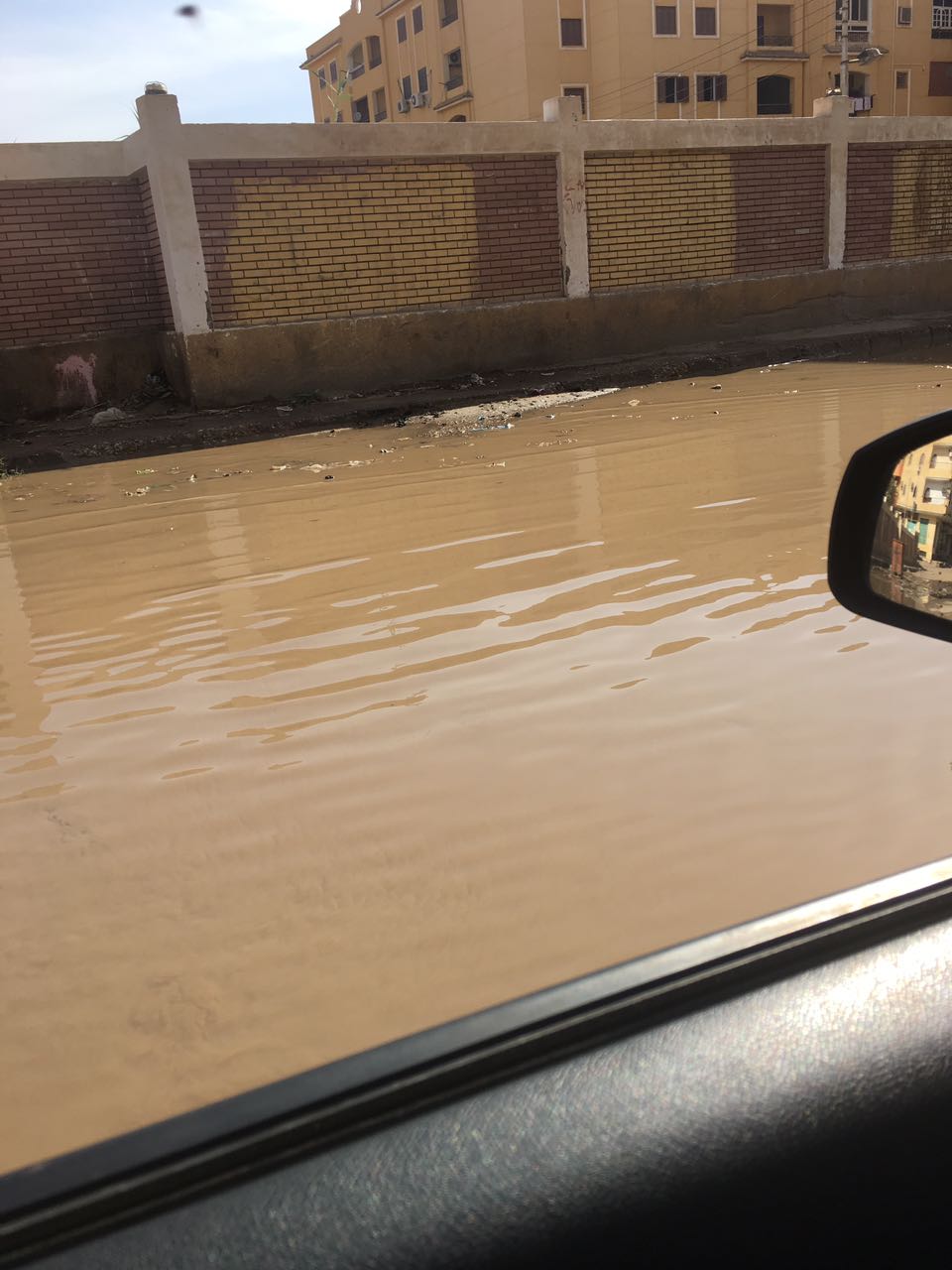 مياه الصرف تغرق شوارع مدينة ناصر فى أسوان (5)