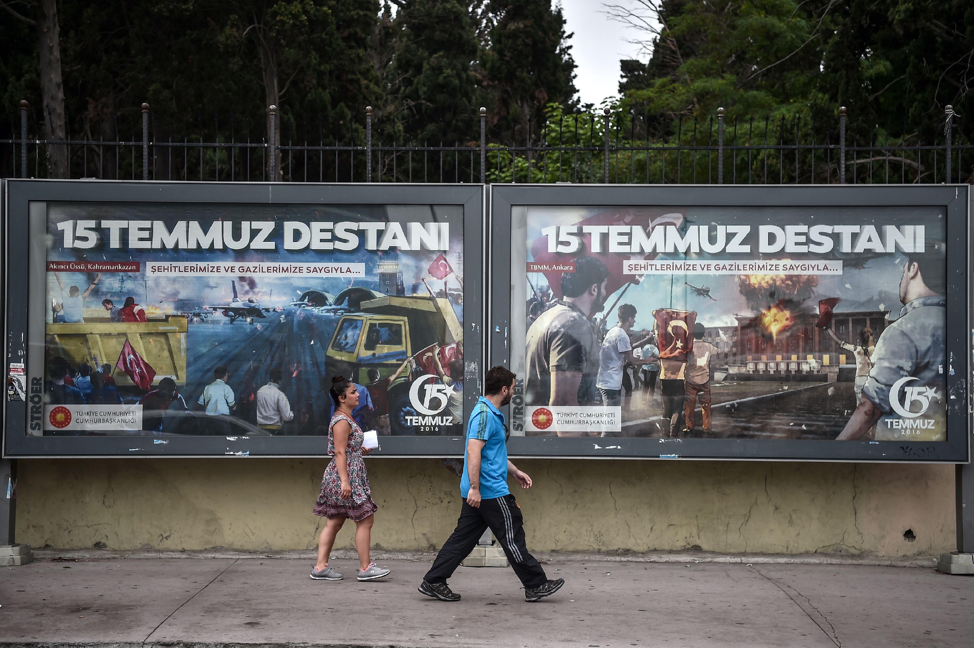 ملصقات مسيئة للجيش التركى