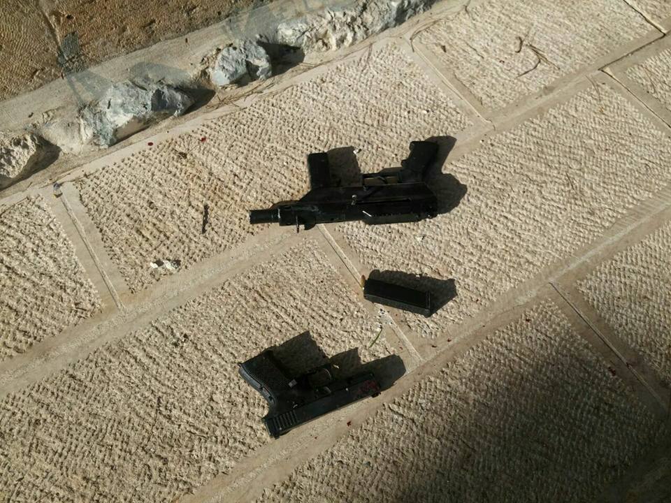 أسلحة داخل ساحات المسجد الأقصى المبارك