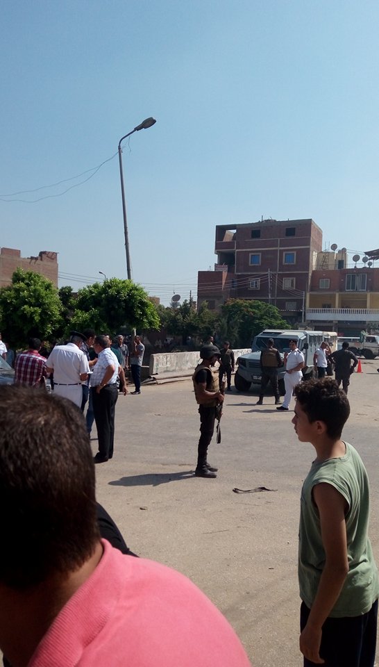 قوات الامن فى مكان الحادث (2)