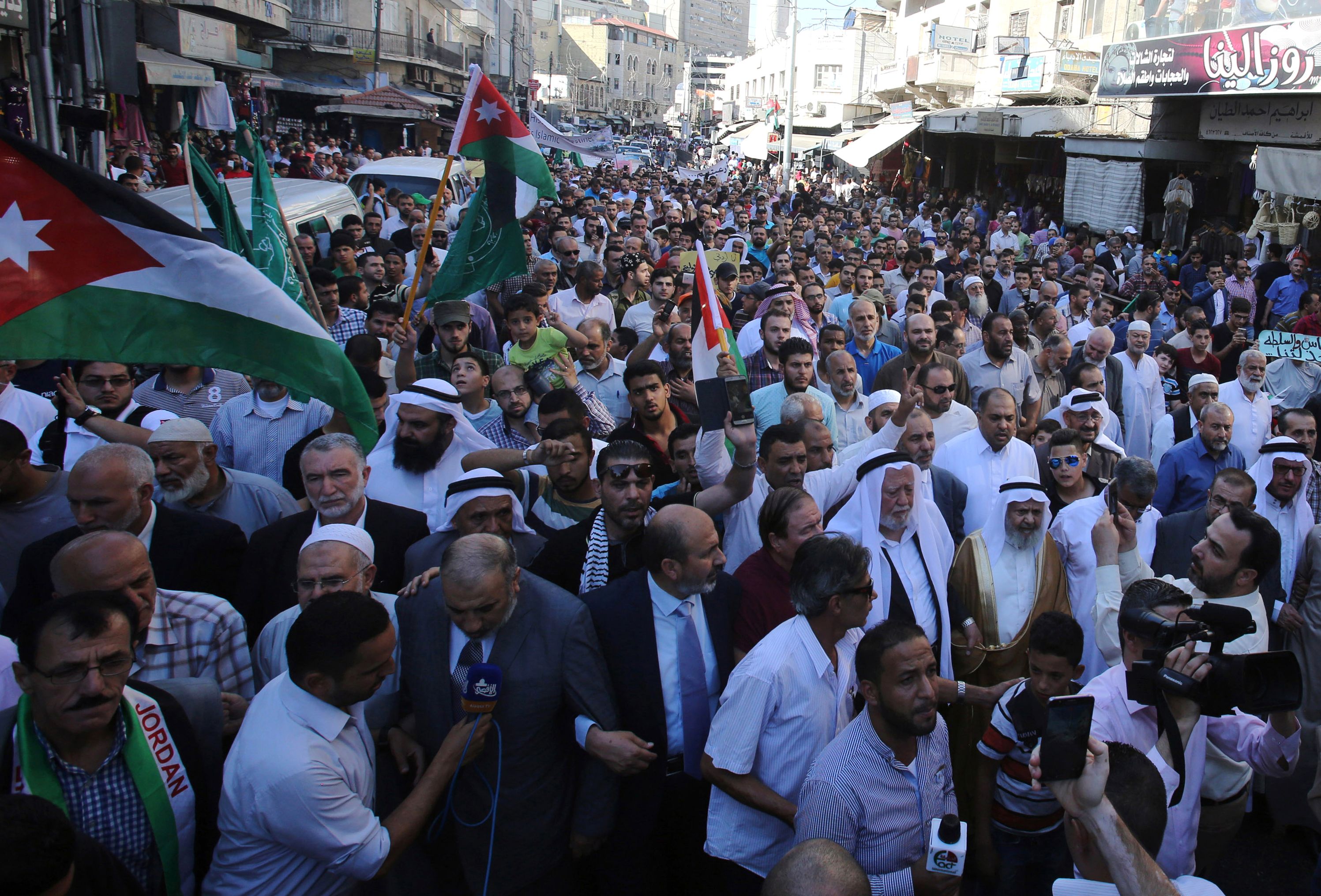 أردنيون مشاركين في مظاهرات دعما للقدس