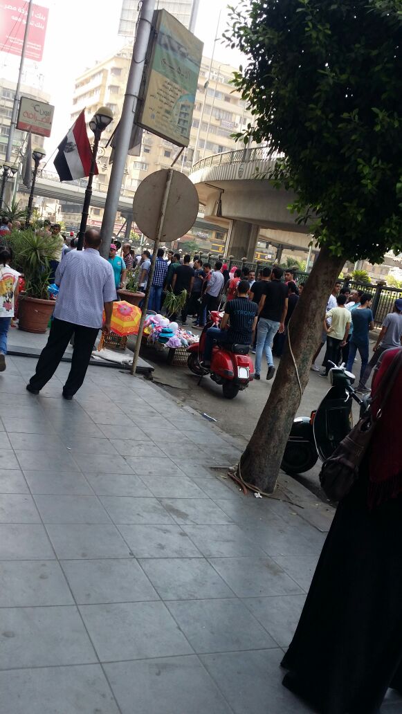 إقبال كثيف من طلاب الثانوية العامة المتظلمين على فروع البنك الأهلى (1)