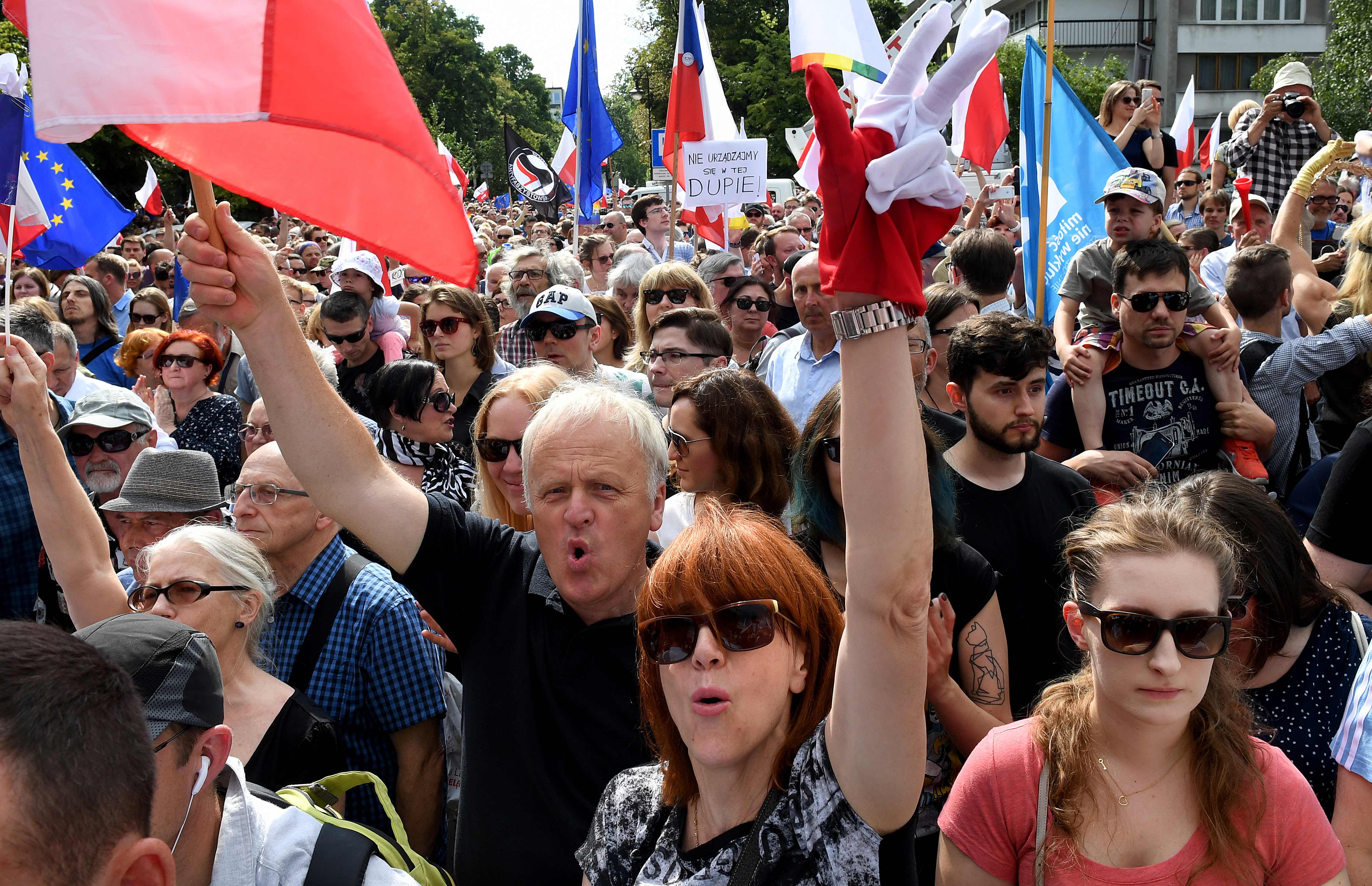 هتافات ضد النظام القضائى فى وارسو