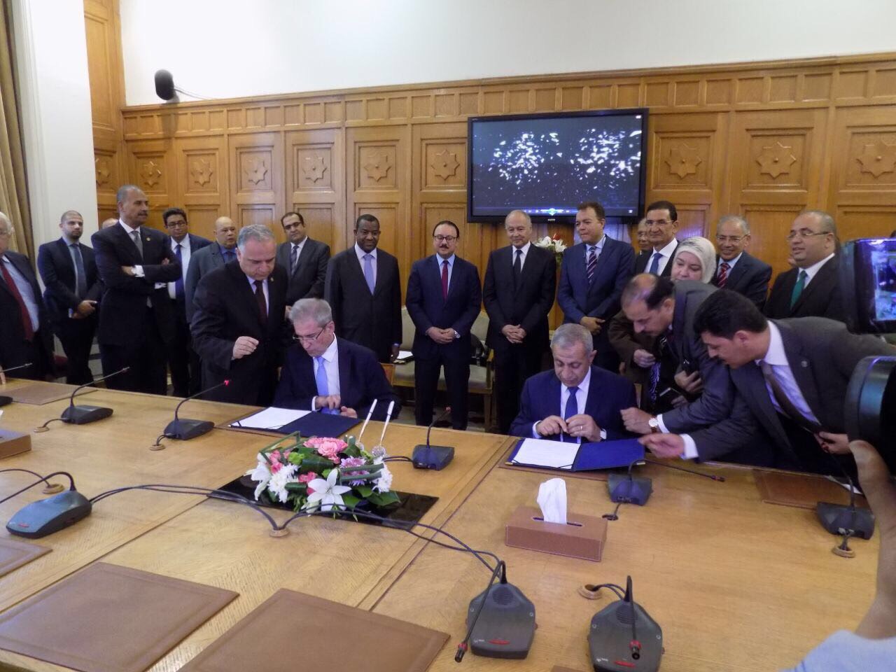 توقيع عقد شراء مبنى الأكاديمية العربية للعلوم والتكنولوجيا والنقل البحري الجديد بالقرية الذكية