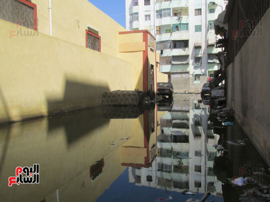 مياه المجارى تغرق مسجد الأنبياء بمنطقة السيدة خديجة