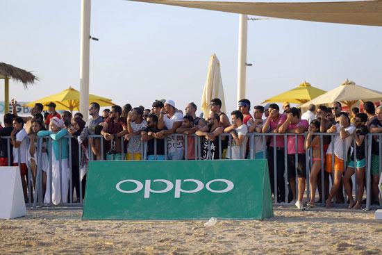 OPPO ترعى احتفالية خاصة على شواطئ أمواج بالساحل الشمالى (3)