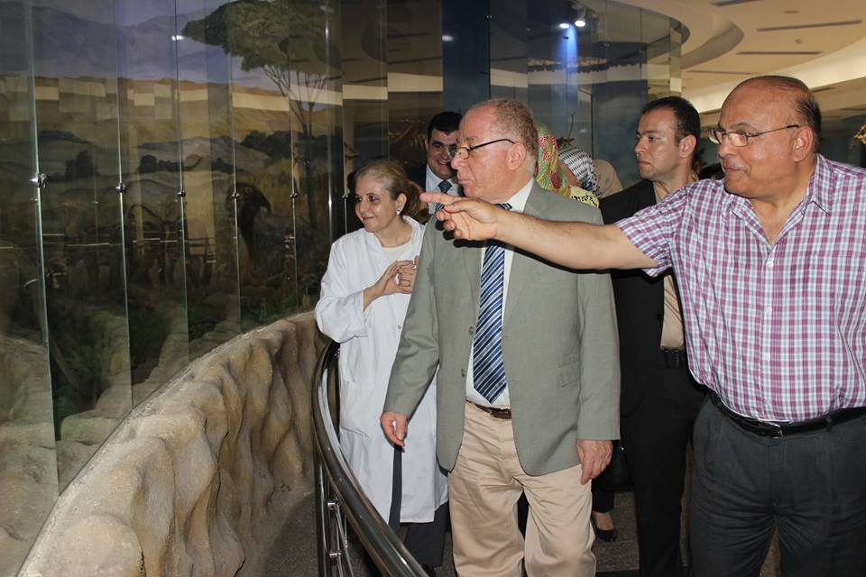 وزير الثقافة خلال جولة بالمتحف الحيوانى بالجيزةة