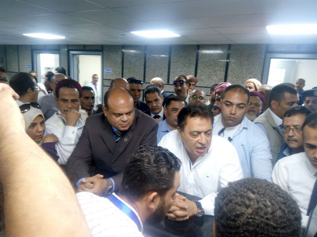 وزير الصحة ومحافظ مطروح يتفقدان مستشفى النجيلة  (8)