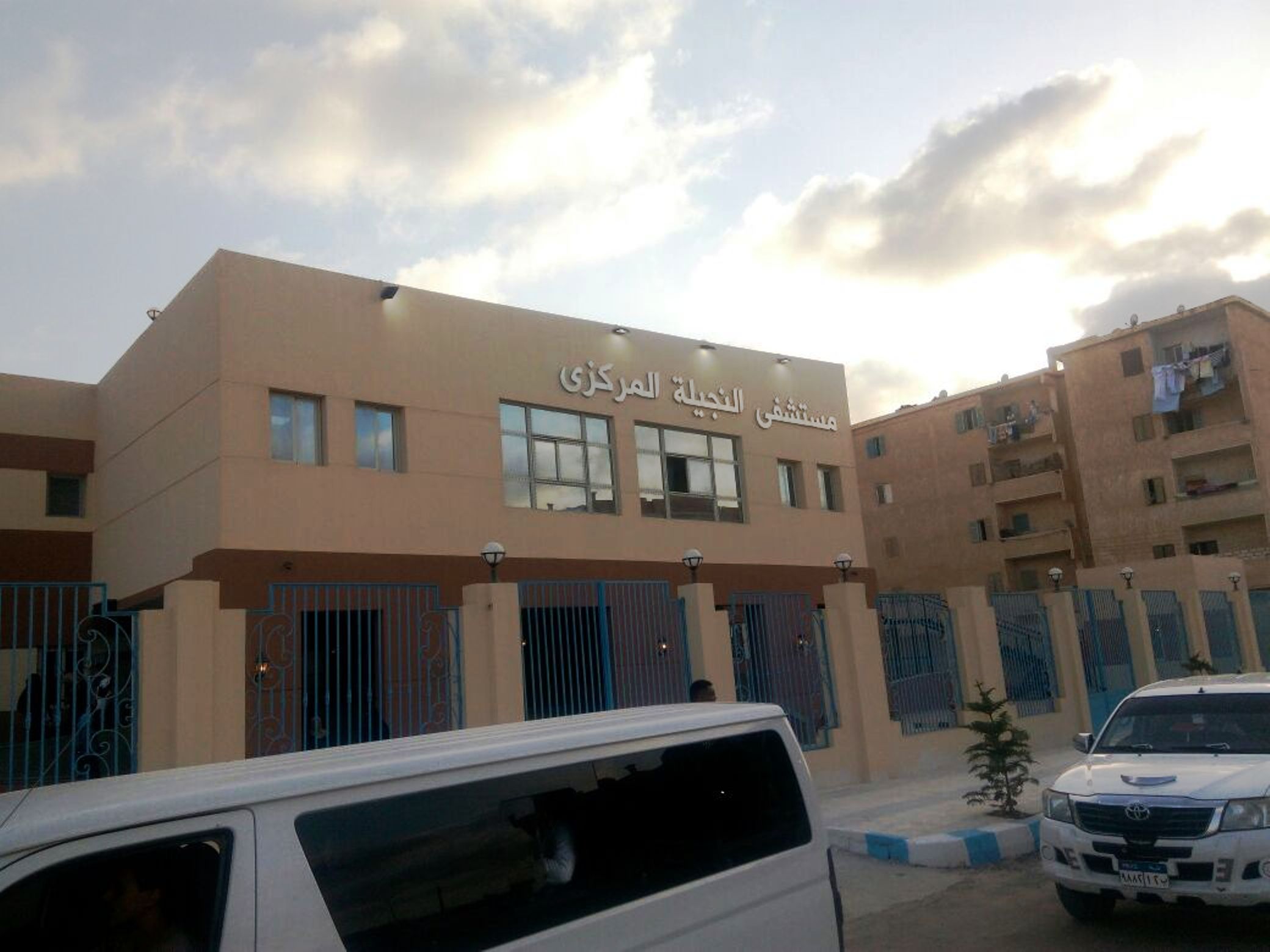 وزير الصحة ينهي جولته بمستشفى النجيلة ويتوجه لمستشفى مطروح العام (3)