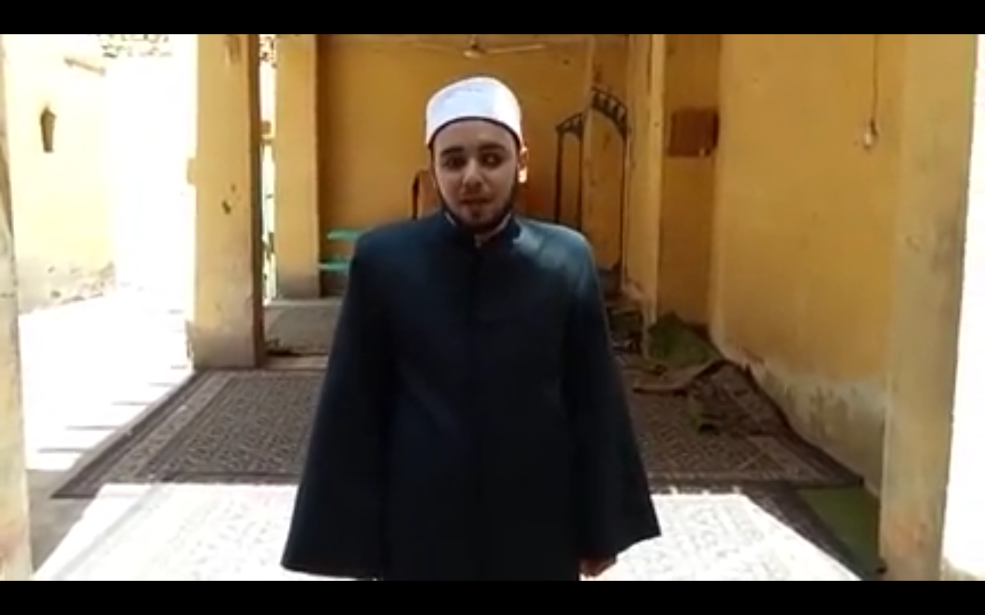 1-الشيخ حسام عبدالواحد  إمام وخطيب المسجد