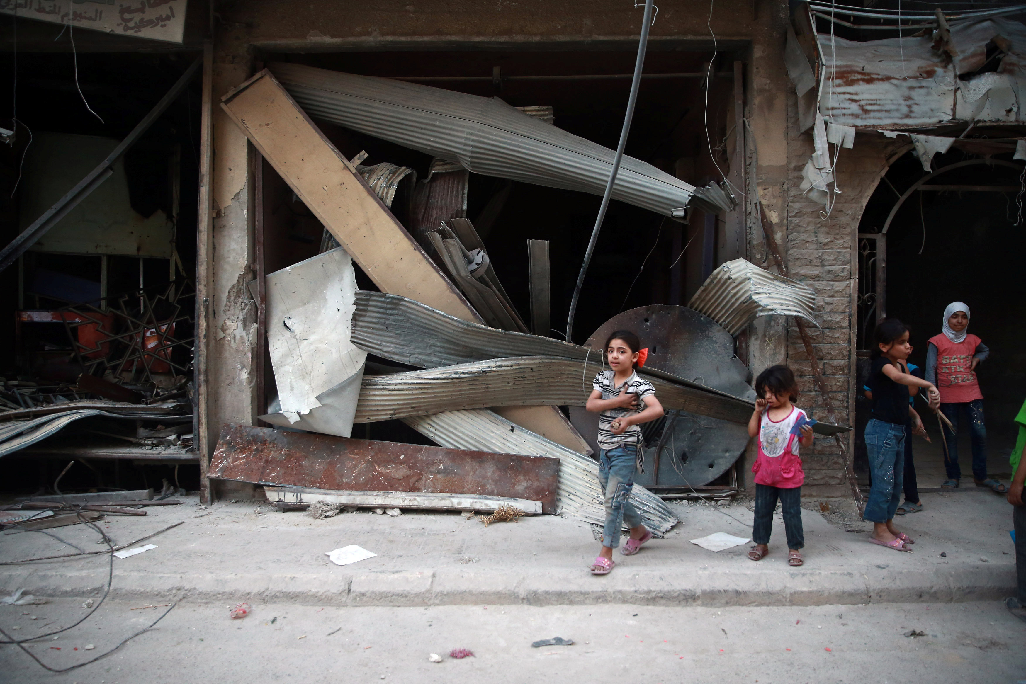 أطفال سوريون يلهون فى غوطة دمشق