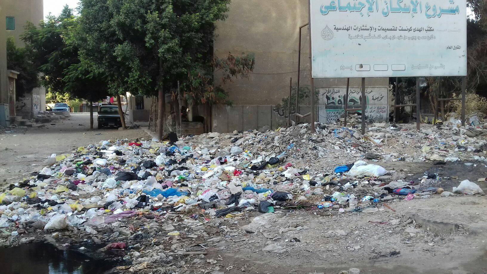 تراكم القمامة بمشروع الإسكان الاجتماعى بمدينة السلام