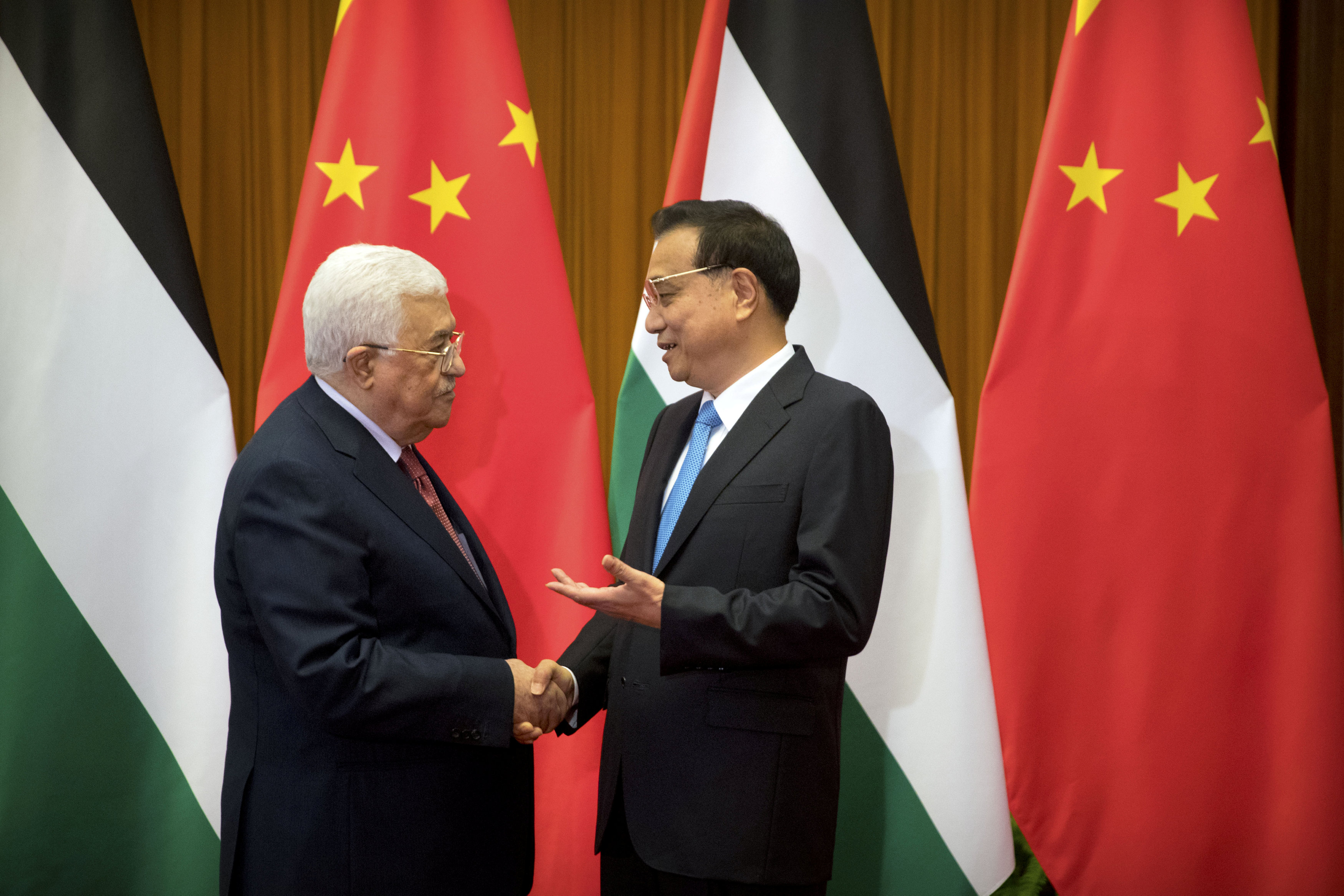 جانب من استقبال رئيس مجلس الدولة الصينى لى كه تشيانج محمود عباس