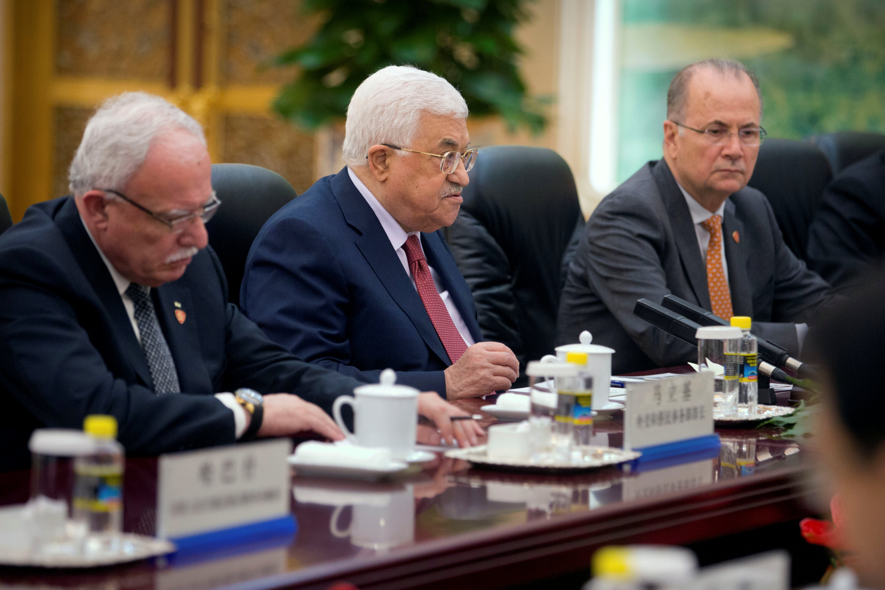 حضور محمود عباس الاجتماع