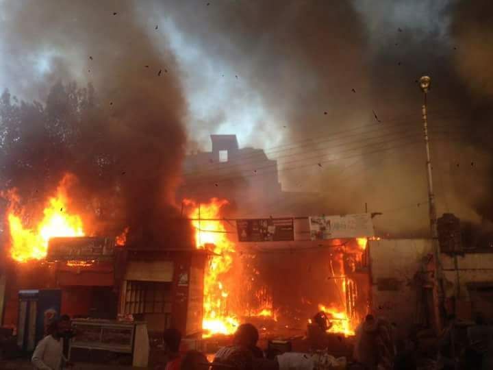 حريق السوق التجارى فى إدفو بأسوان