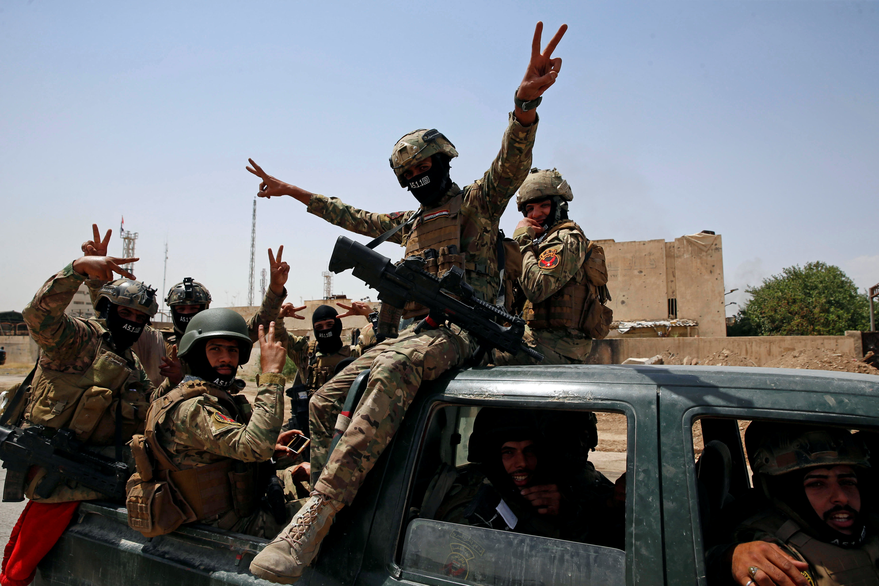 فرحة الجنود العراقيين