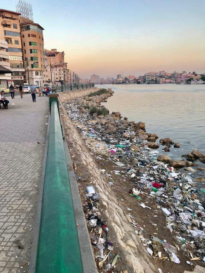 القمامة ملقاه فى فرع نهر النيل بدمياط