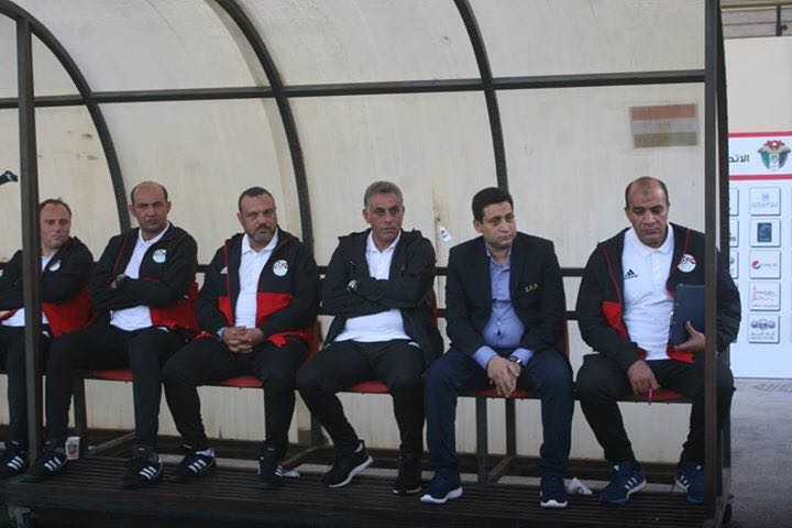 الجهاز الفنى لمنتخب الشباب في وجود ابو الوفا عضو الجبلاية