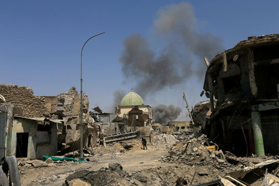 تصاعد الأدخنة جراء الاشتباكات فى مدينة الموصل