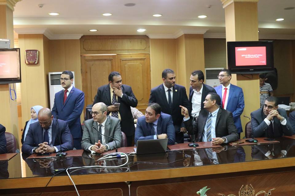4- جانب من وفد الوزير اثناء الاجتماع