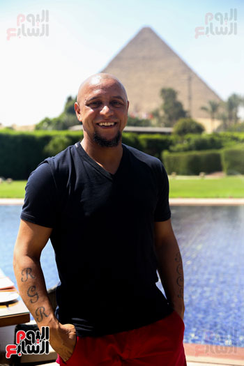 روبرتو كارلوس ونجوم منتخب البرازيل فى زيارة خاصة للأهرامات (2)